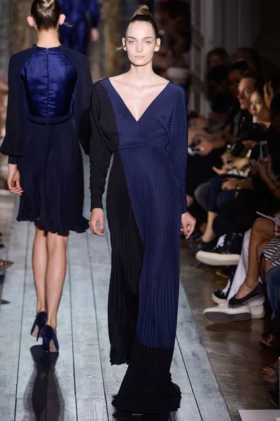 Look 27